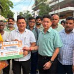 पीएम स्वनिधि योजना के लाभार्थी स्ट्रीट वेंडरों के प्रतिष्ठानों पर लगाए गए स्वनिधि बोर्ड