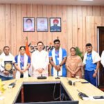 कॉमनवेल्थ गेम्स के पदक विजेताओं और प्रशिक्षकों को सीएम धामी ने किया सम्मानित