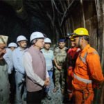 टनल में पहुंचे मुख्यमंत्री धामी, रेस्क्यू अभियान का लिया जायजा