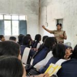 एक बटन दबाते ही पहुंचेगी मदद, लामाचौड़ के छात्रों को सिखाया SOS का तरीका
