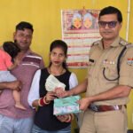 नैनीताल घूमने आए पर्यटक का पर्स खोया, पुलिस ने तलाशकर लौटाया