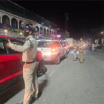 कैंची धाम में उमड़ी श्रद्धालुओं की भीड़, नैनीताल समेत पर्यटन स्थलों पर भी बढ़ा ट्रैफिक
